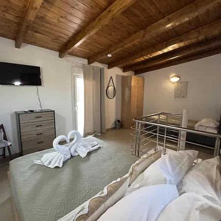 Holiday home Maravel House